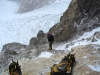 Gerfried im kombinierten Gelände auf 5700m, im Vordergrund Cedrics Steigeisen